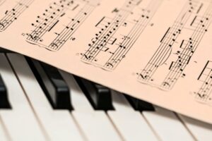 Lire la suite à propos de l’article Comptine d’un autre été : Histoire, signification, partitions et apprentissage au piano